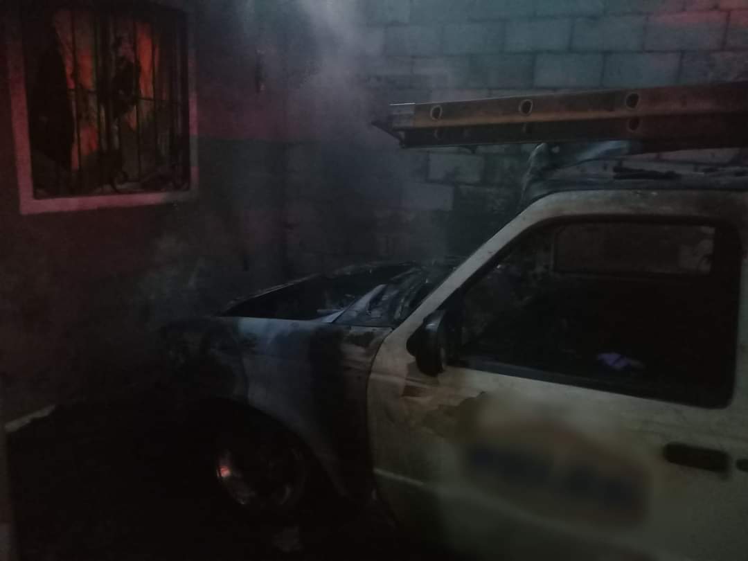 Camioneta incendiada