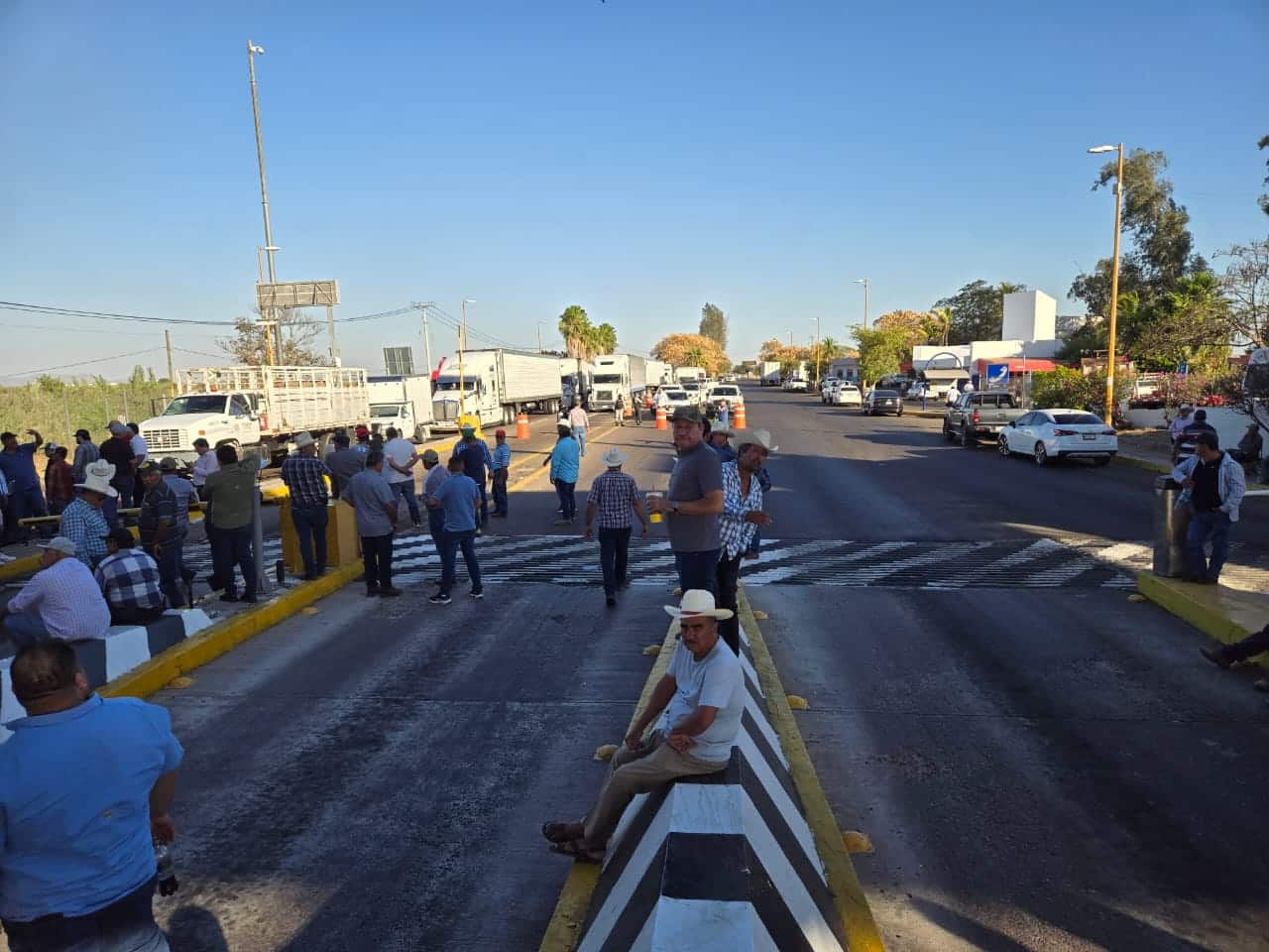 Caseta de Costa Rica, Culiacán, tomada por productores agrícolas