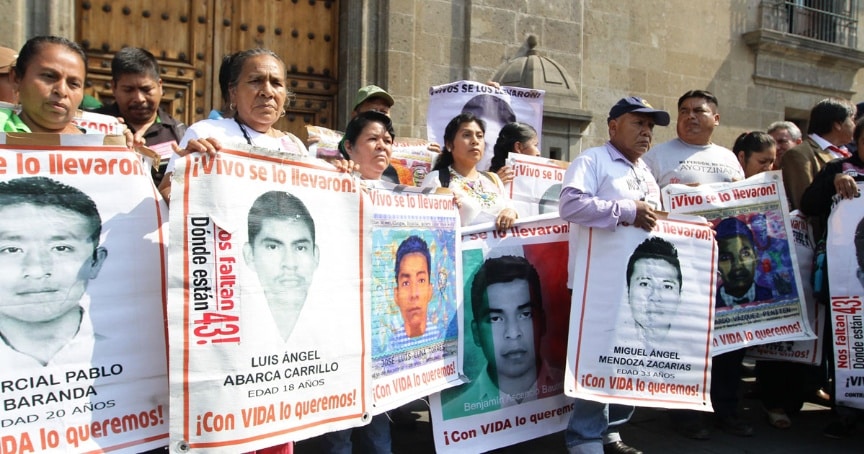 Caso Ayotzinapa Padres de los 43 normalistas exigen reunirse con AMLO