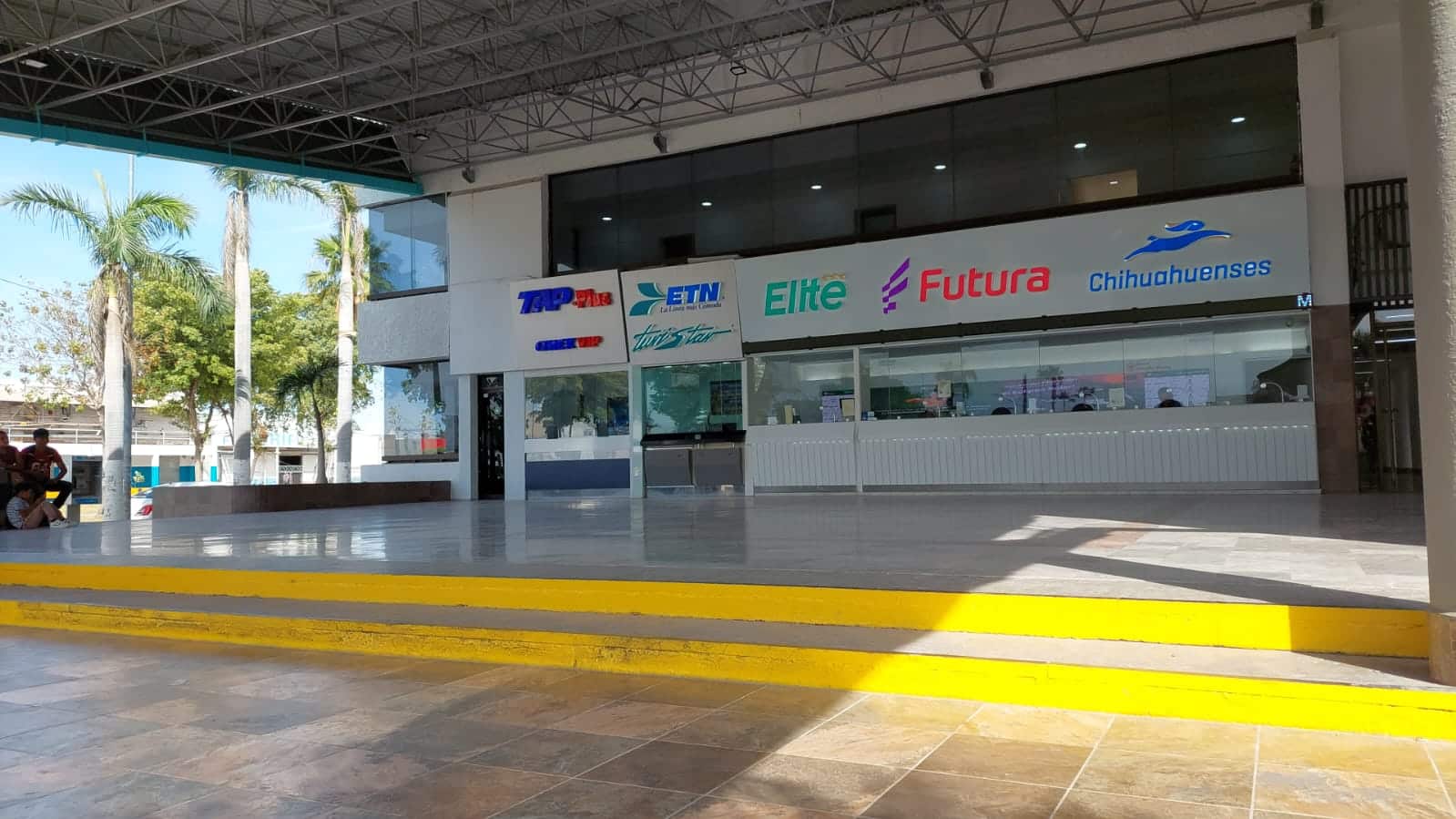 Central Estrella Blanca, ubicada por el bulevar Rosendo G. Castro y la calle Niños Héroes en Ahome.