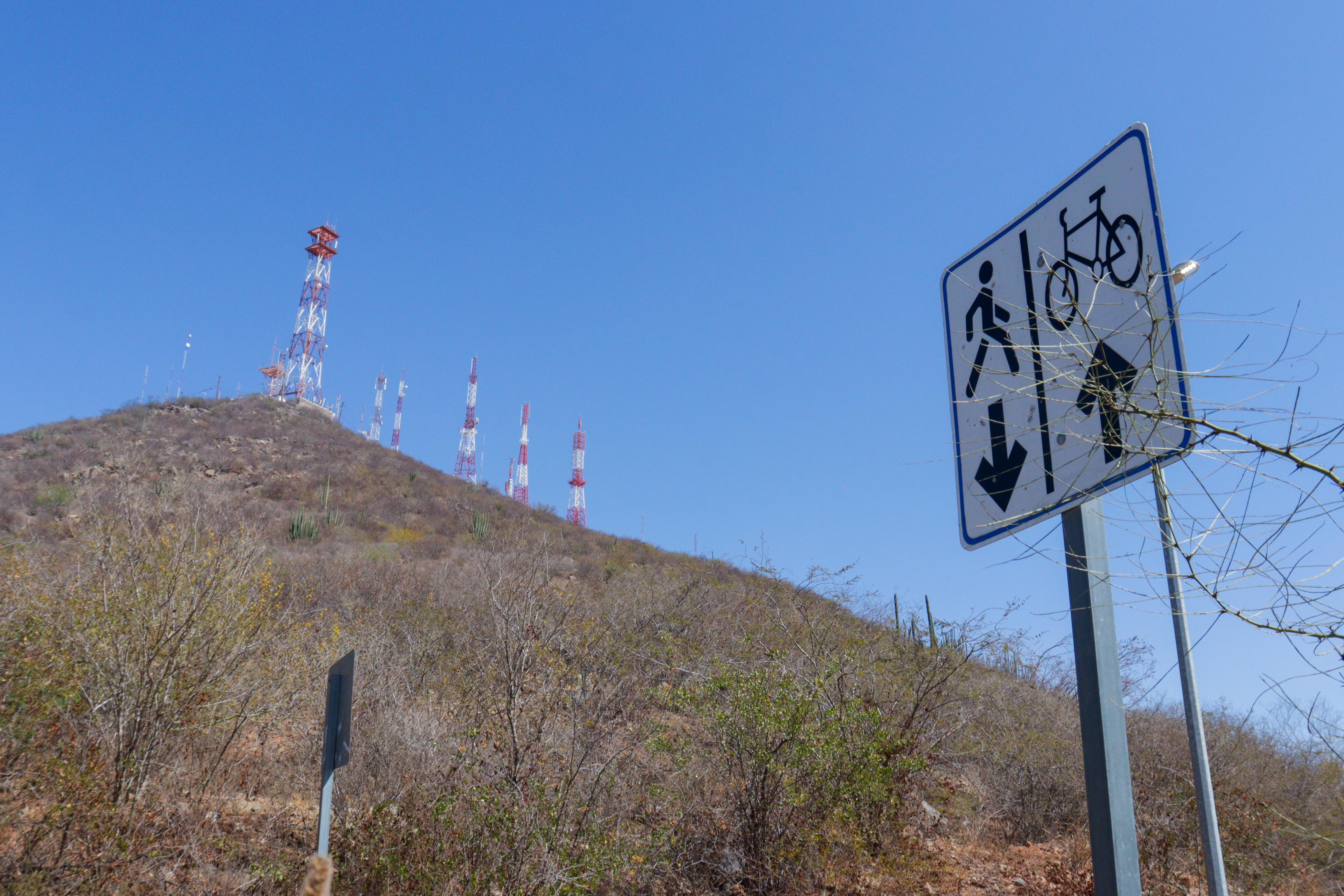 Cerro de la Memoria visto desde la ciclovía