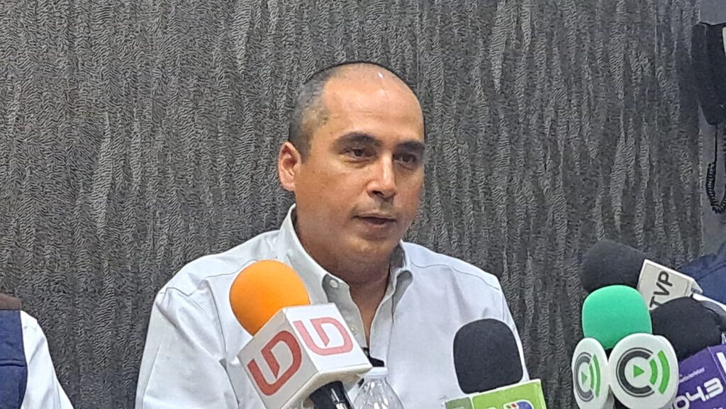 César Enrique Galaviz Lugo en conferencia de prensa con los medios de comunicación en Los Mochis