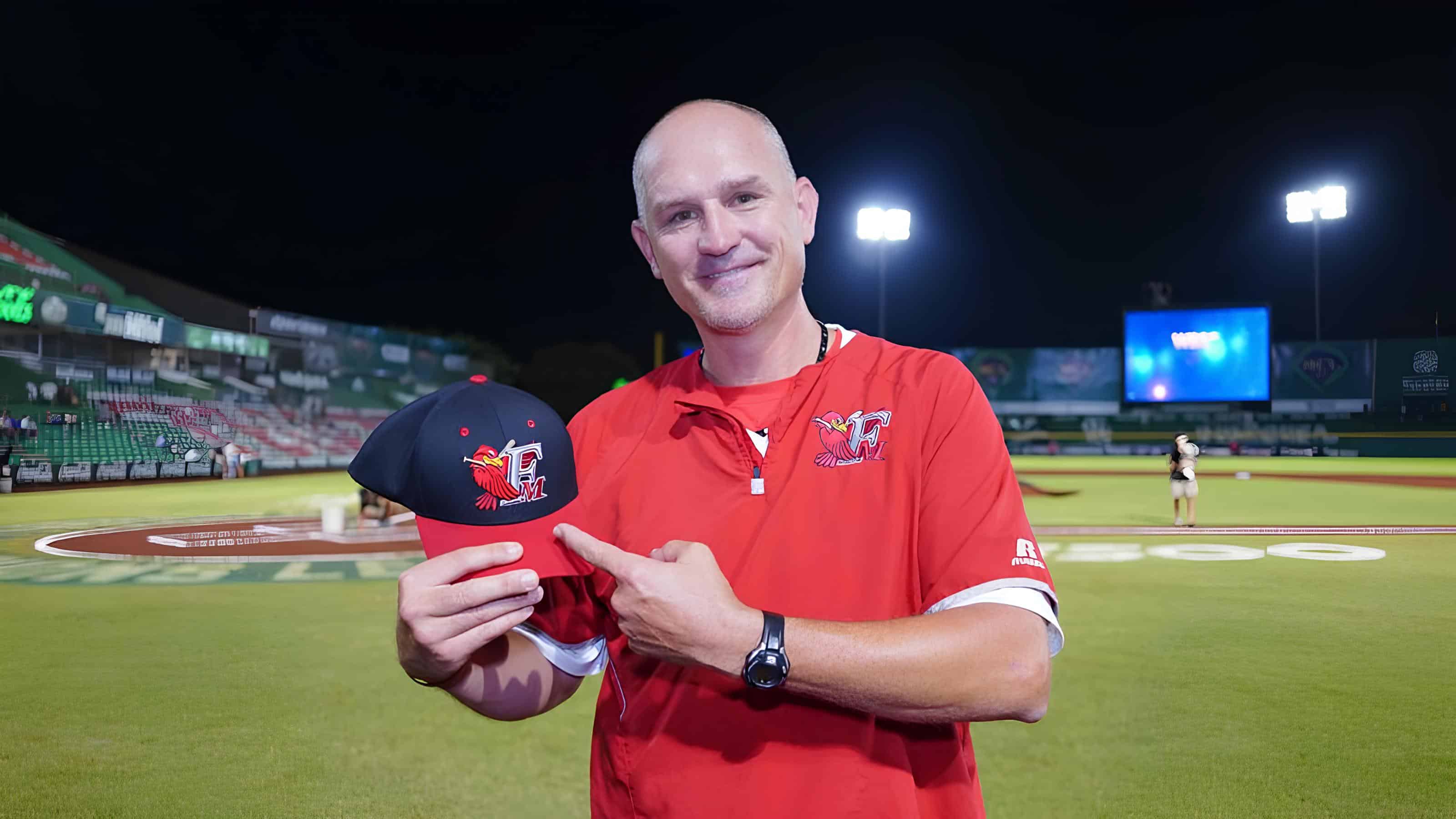 Chris Coste vistiendo los colores de Fargo-Moorhead RedHawks de Dakota del Norte