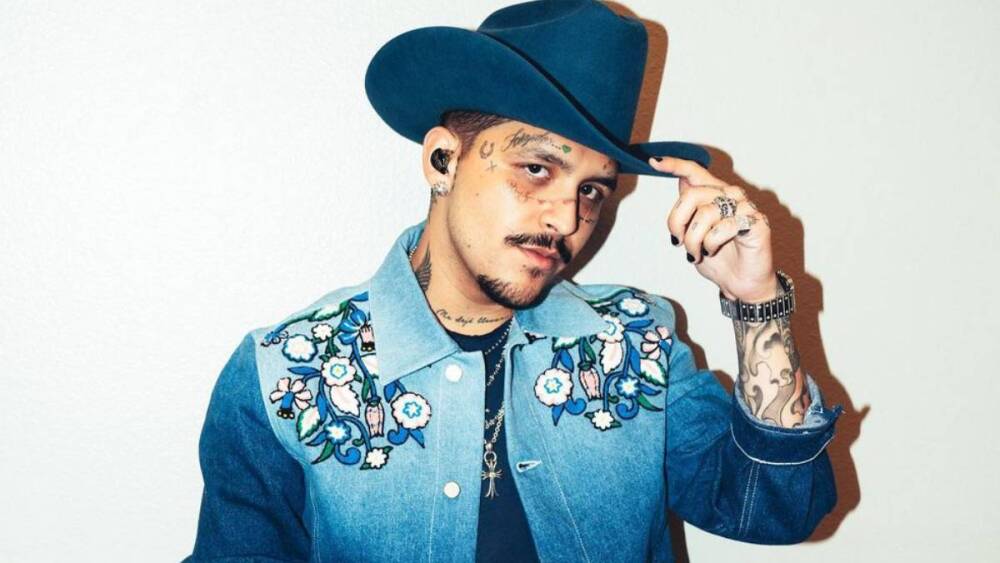 Esto le costó a Christian Nodal retirarse los tatuajes del rostro