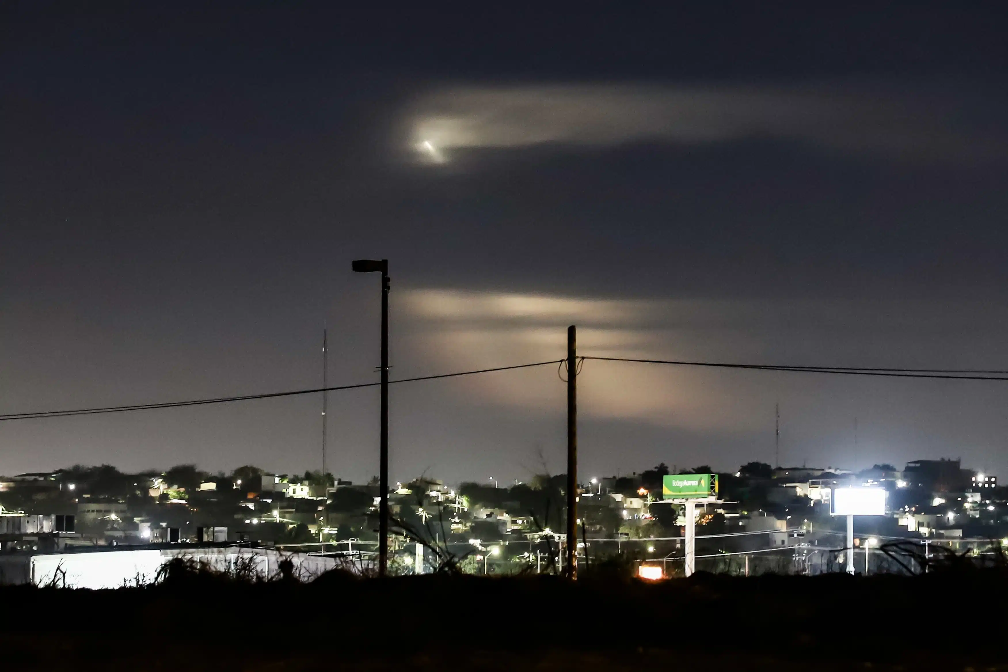 Cohete Falcon 9 de SpaceX surca el cielo de Sinaloa