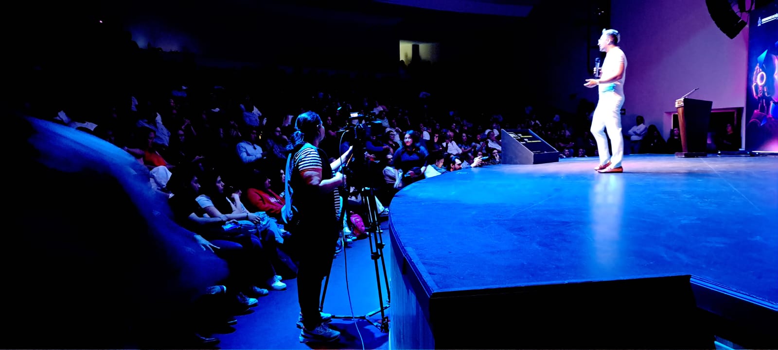 Conferencia sobre Inteligencia Artificial impartida por Jair Ramírez