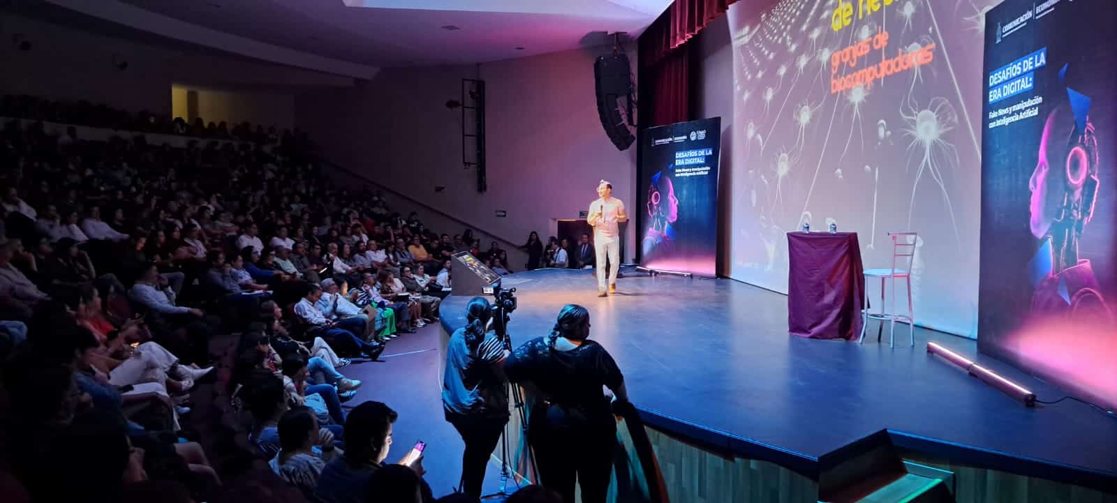 Conferencia sobre Inteligencia Artificial impartida por Jair Ramírez