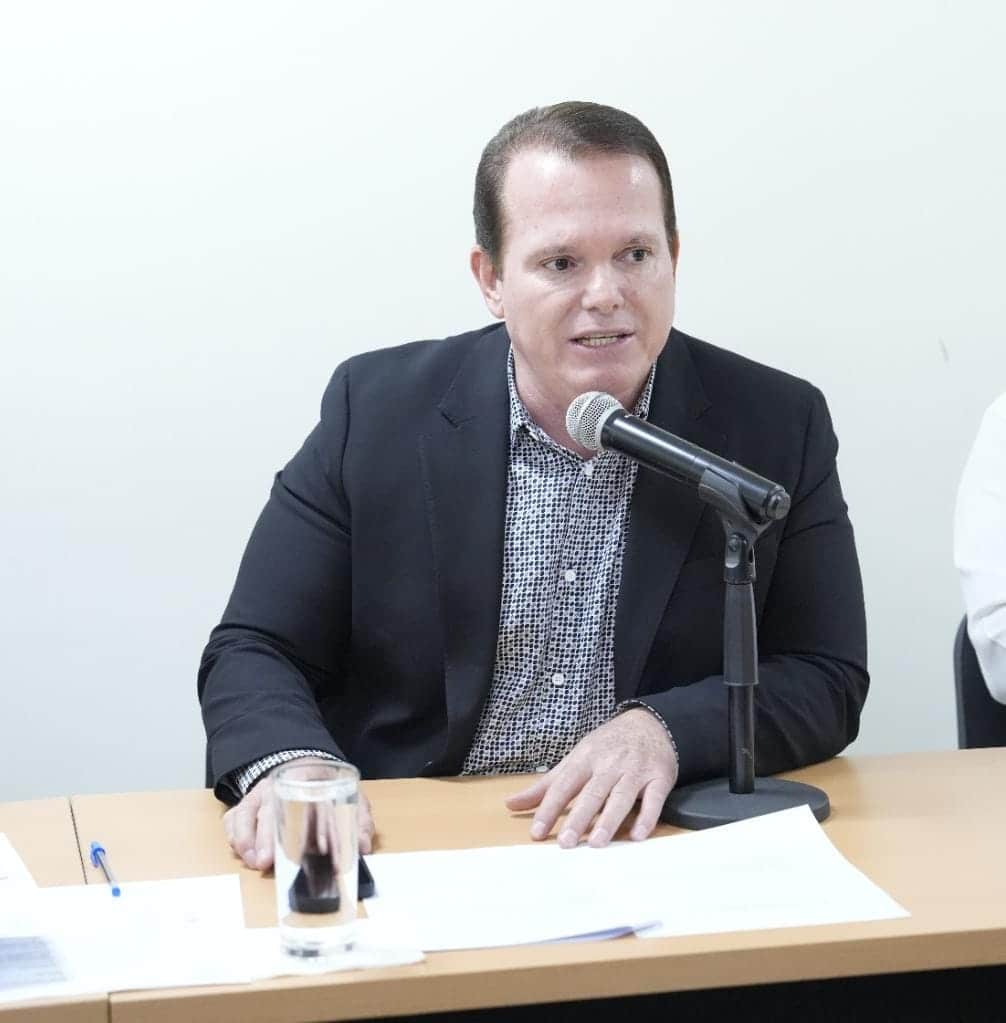 Presidente de dicha comisión, Adolfo Beltrán Corrales.