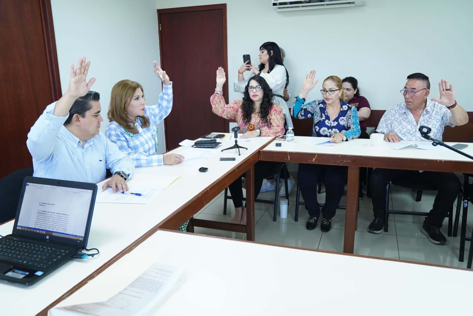 Diputados durante votación.