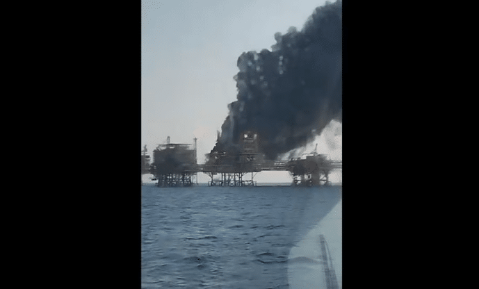 denuncian derrame de crudo tras explosión en plataforma Akal B