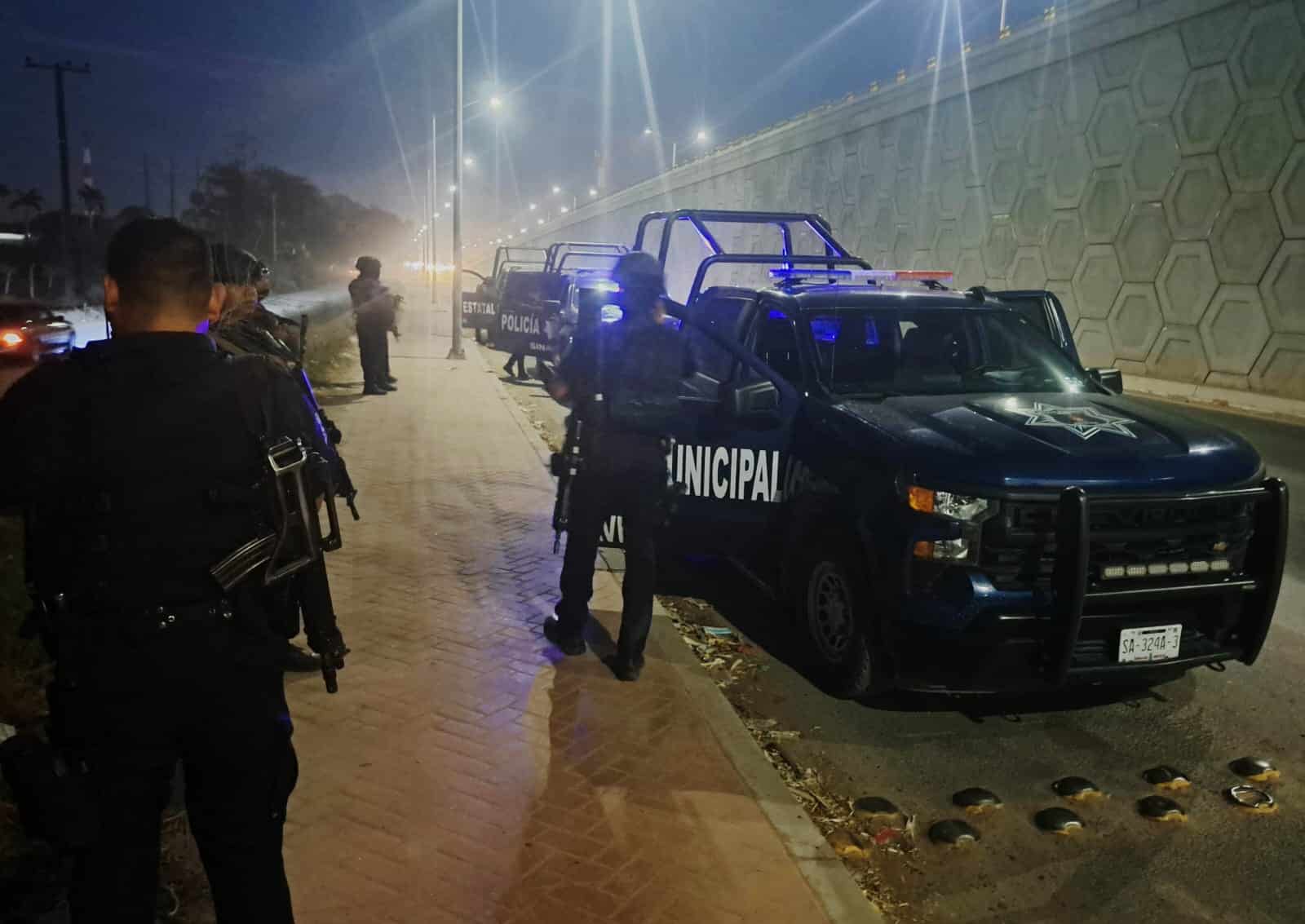 Agentes policiacos acudieron al lugar donde ocurrió el despojo.