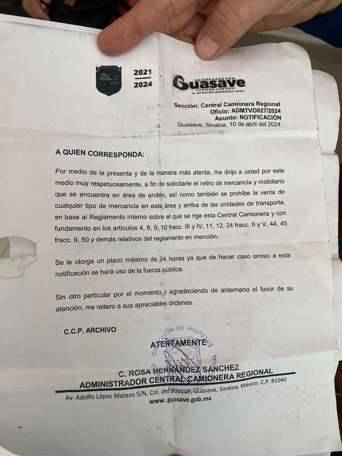 Documento de notificación para vendedores ambulantes en la Central camionera de Guasave