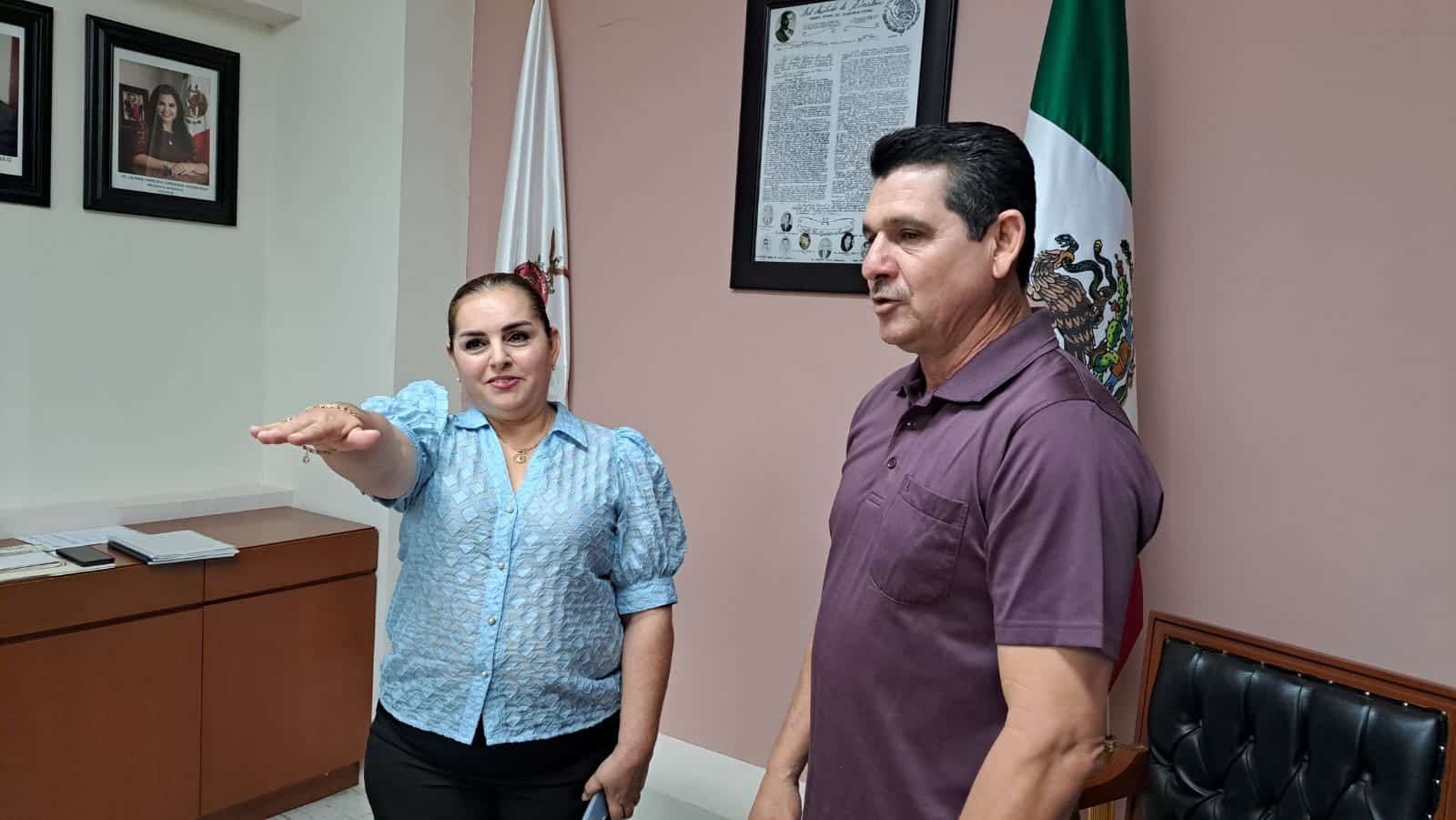 Elba Icela Román López tomando protesta