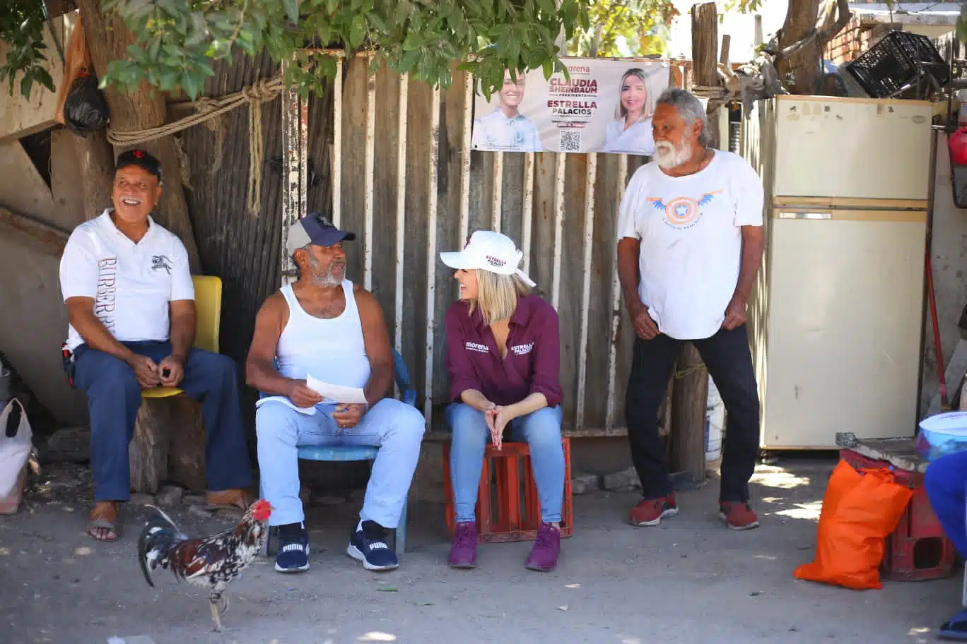 La candidata de Morena a la Presidencia Municipal, Estrella Palacios, recorre las calles de Mazatlán.