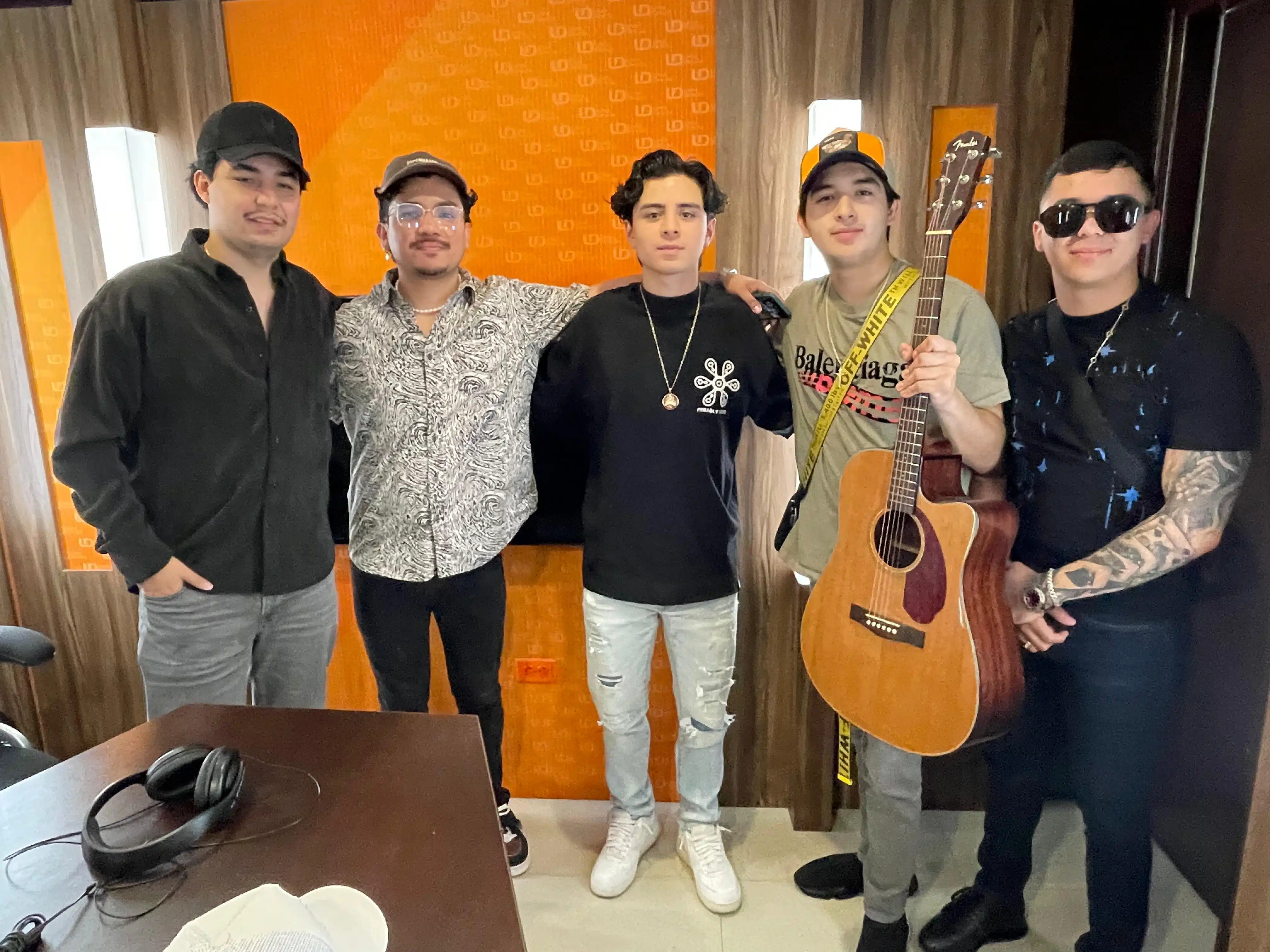 Fend en el estudio de Línea Directa en Los Mochis