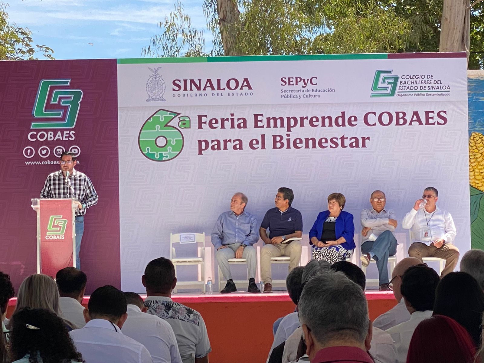 El Colegio de Bachilleres del Estado de Sinaloa inauguró este miércoles en Guasave la sexta Feria Emprende Cobaes para el Bienestar