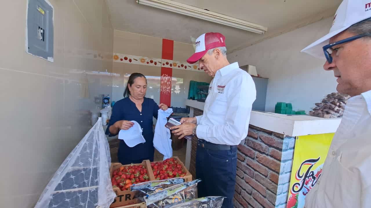 Gerardo Vargas en visita a mercado San Francisco