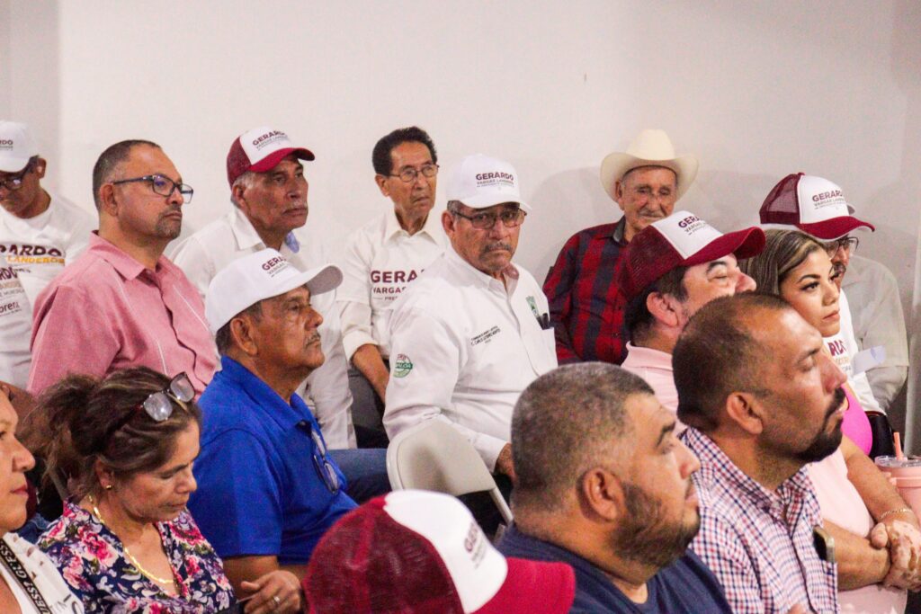 Concesionarios de la Unión de Trabajadores del Volante en la reunión con el candidato Gerardo Vargas Landeros.