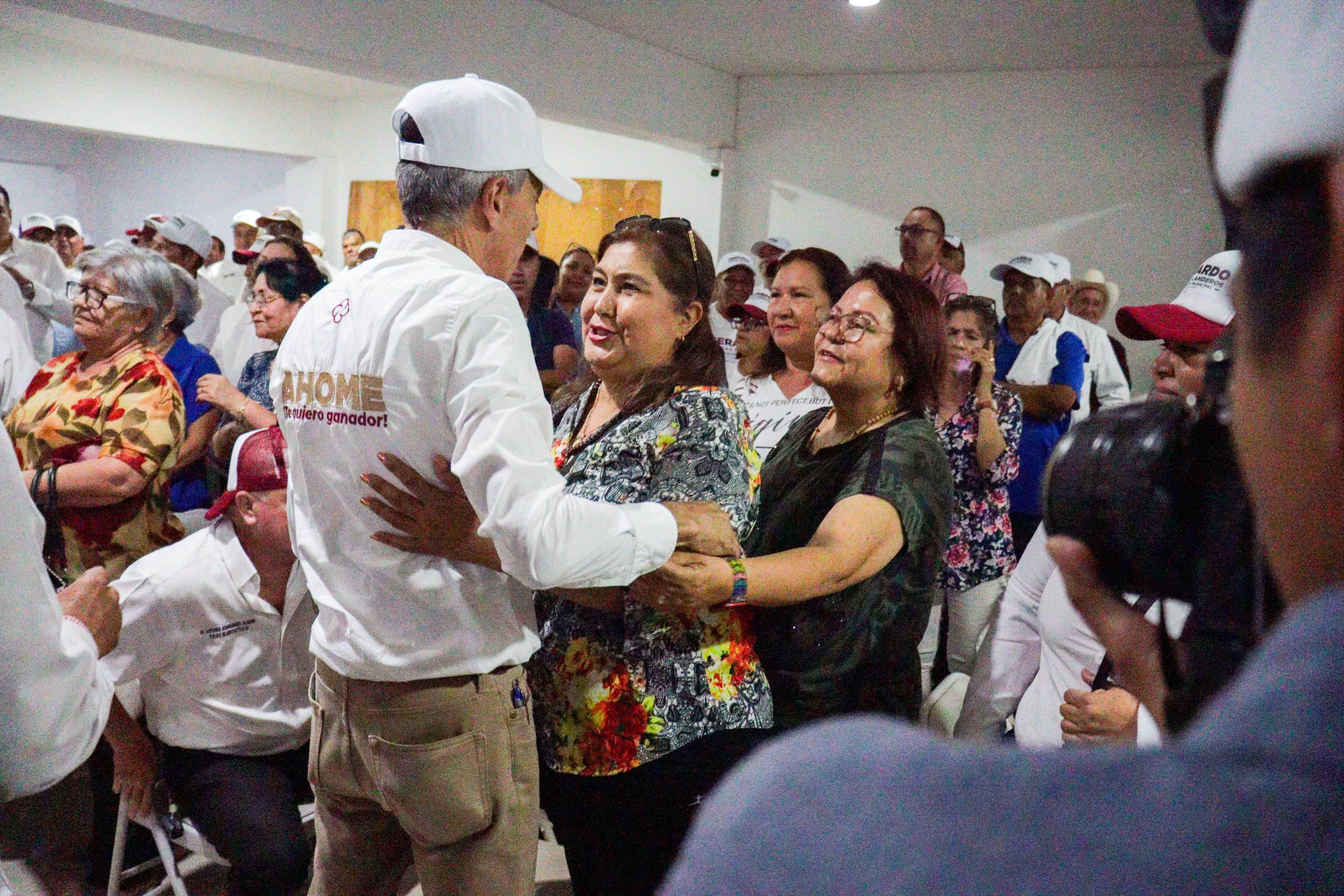Gerardo Octavio Vargas Landeros durante su encuentro con Trabajadores de la Unión del Volante en Los Mochis