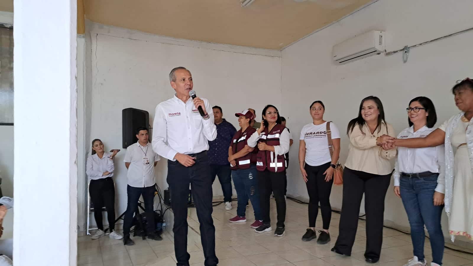 Candidato de Morena a la presidencia municipal de Ahome, Gerardo Octavio Vargas Landeros, recorrió la sindicatura de San Miguel./ Foto: Cortesía