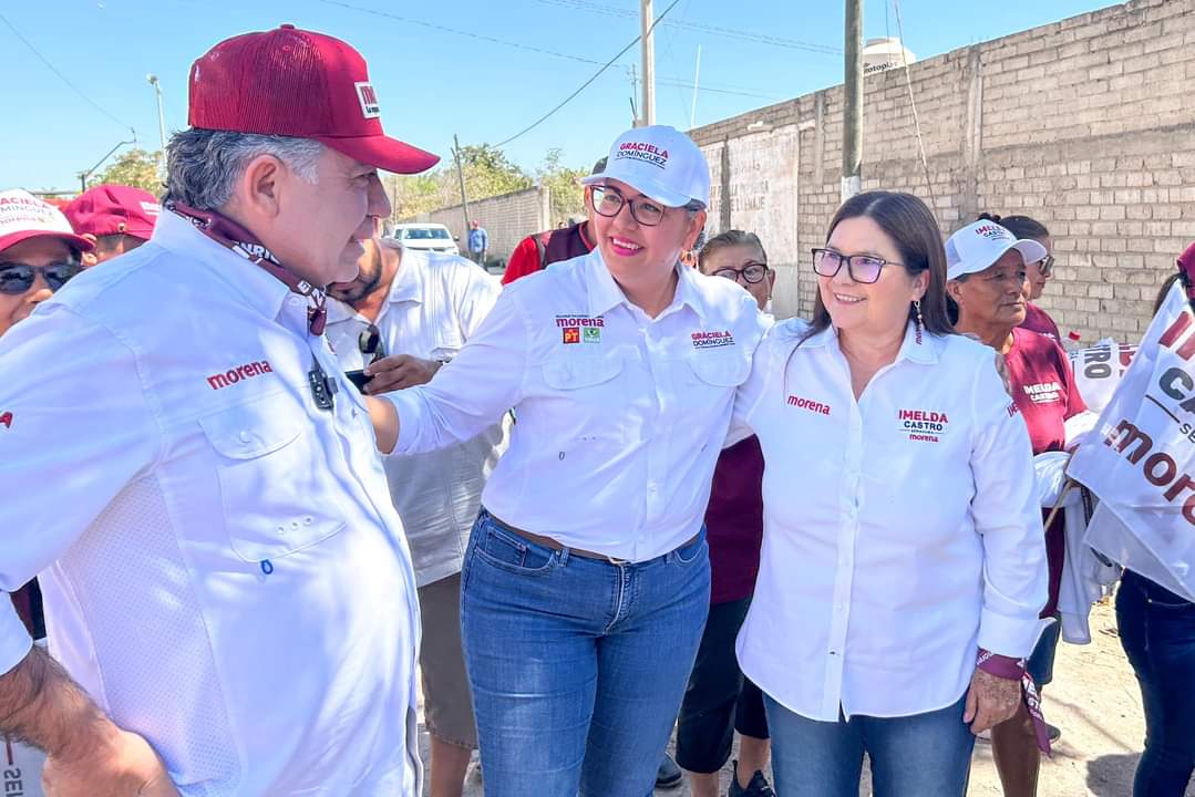 Graciela Domínguez durante su recorrido por Escuinapa