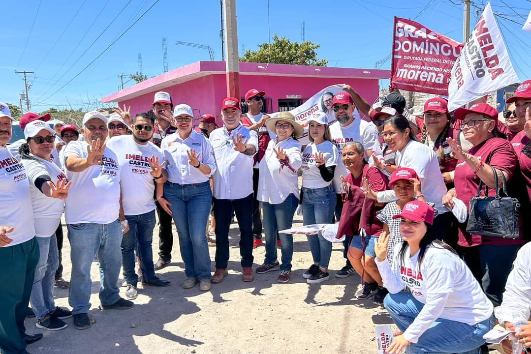 Graciela Domínguez durante su recorrido por Escuinapa