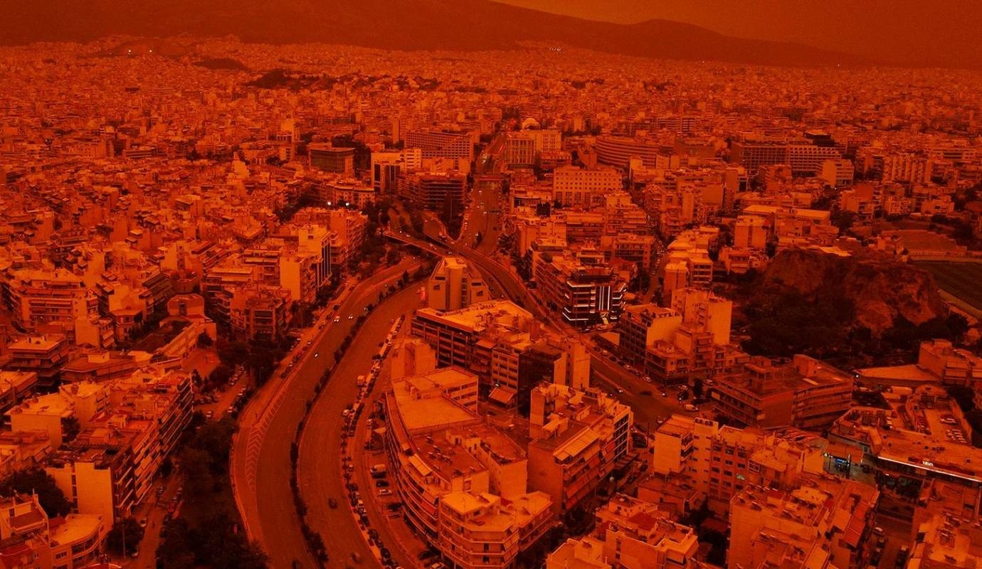 Grecia enrojecido por polvos de Sahara