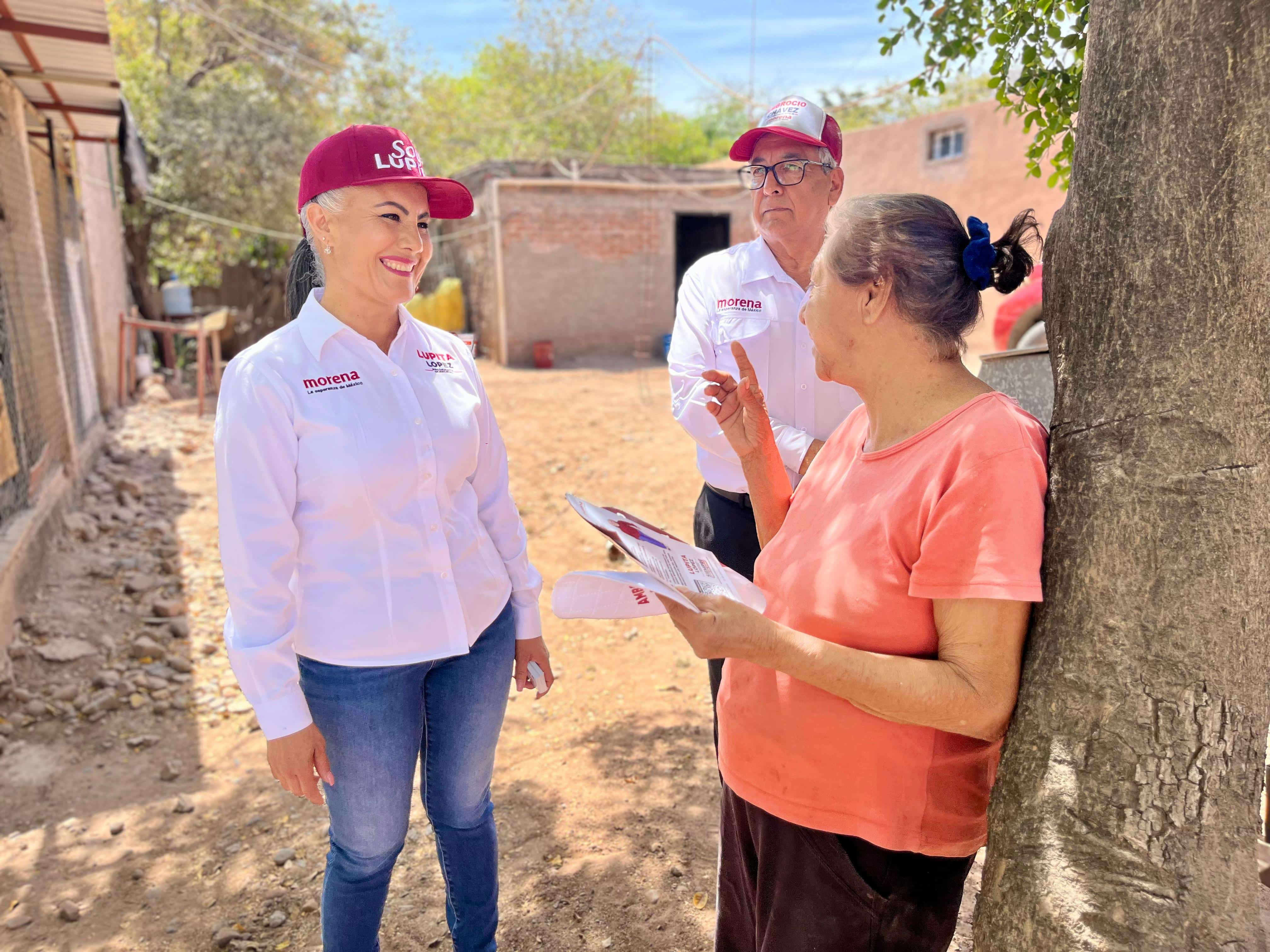 Guadalupe López González, candidata de Morena a la presidencia municipal de Salvador Alvarado, durante su campaña