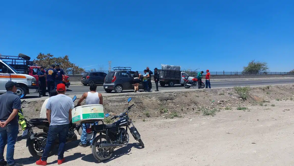 Elementos de la policía municipal en el lugar del homicidio.