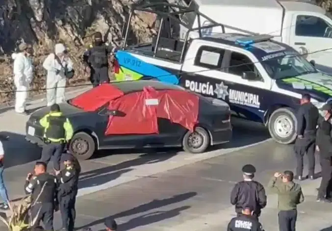 Localizan 7 cuerpos sin vida en vehículo de Puebla