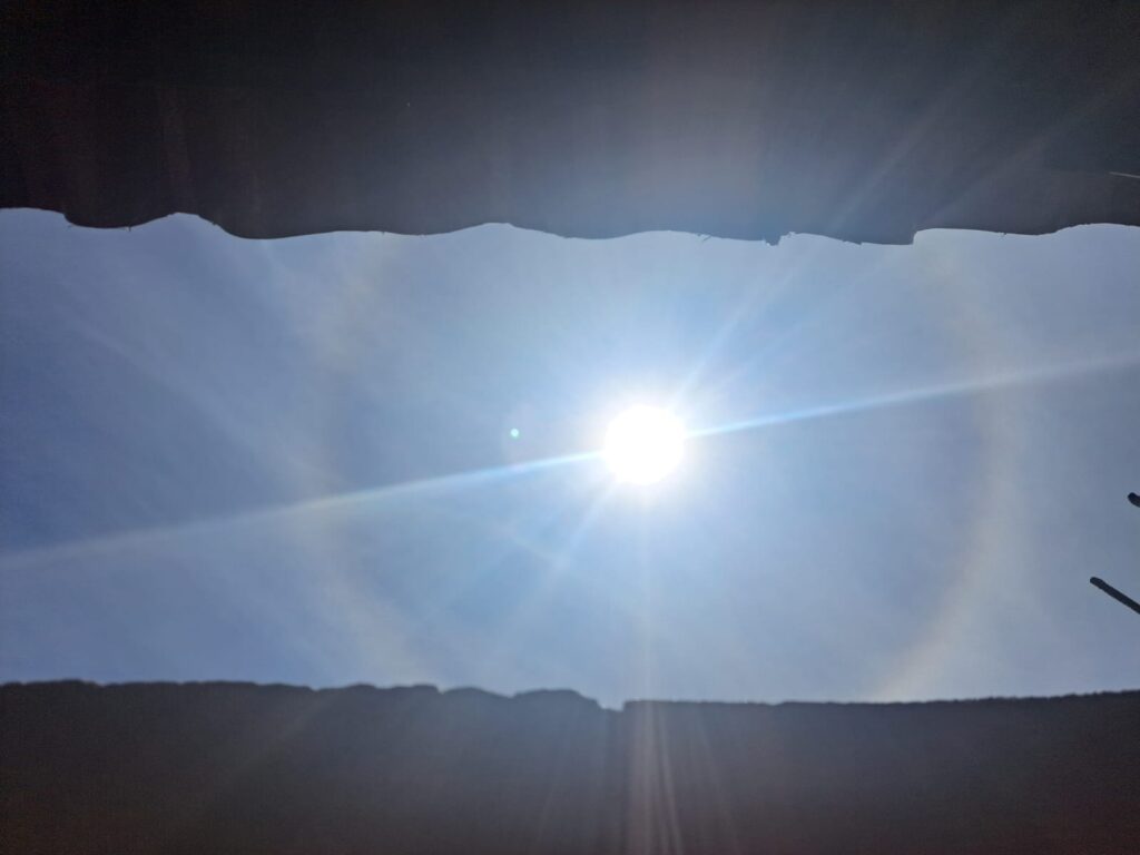 Halo solar observado al mediodía del 11 de abril de 2024 sobre la ciudad de Los Mochis, Sinaloa