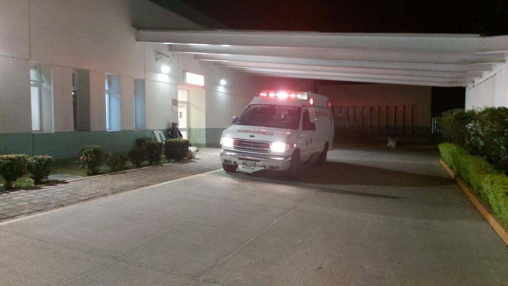 El agredido fue llevado por los paramédicos de Bomberos Veteranos al Hospital General de Mazatlán 