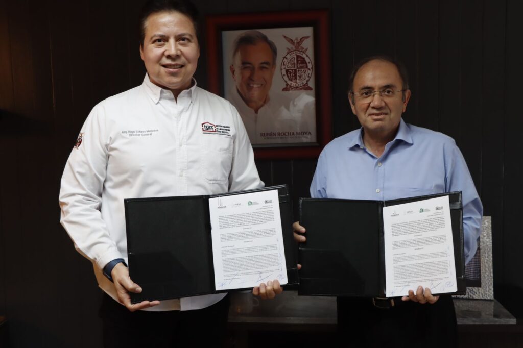 Los funcionarios estatales Hugo Echave y Santiago Inzunza Cázares