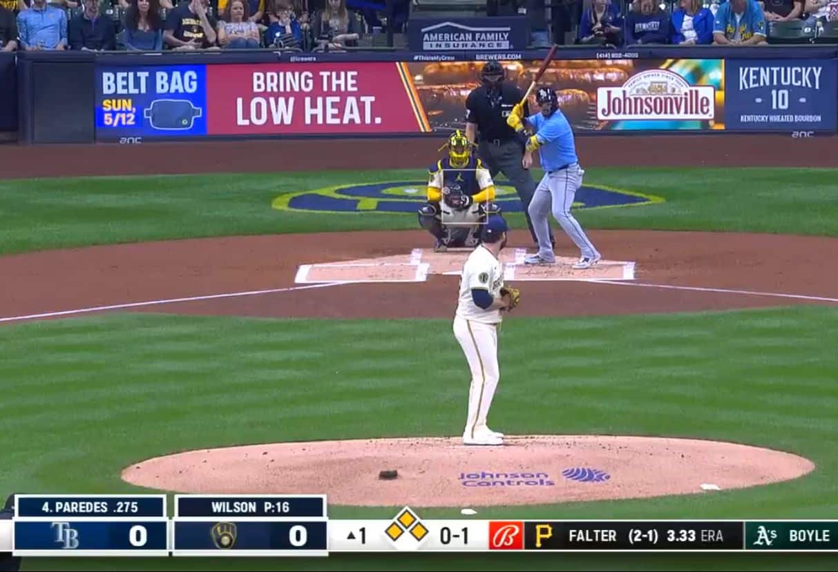 Isaac Paredes durante el juego entre Rays de Tampa Bay y Cerveceros de Milwaukee