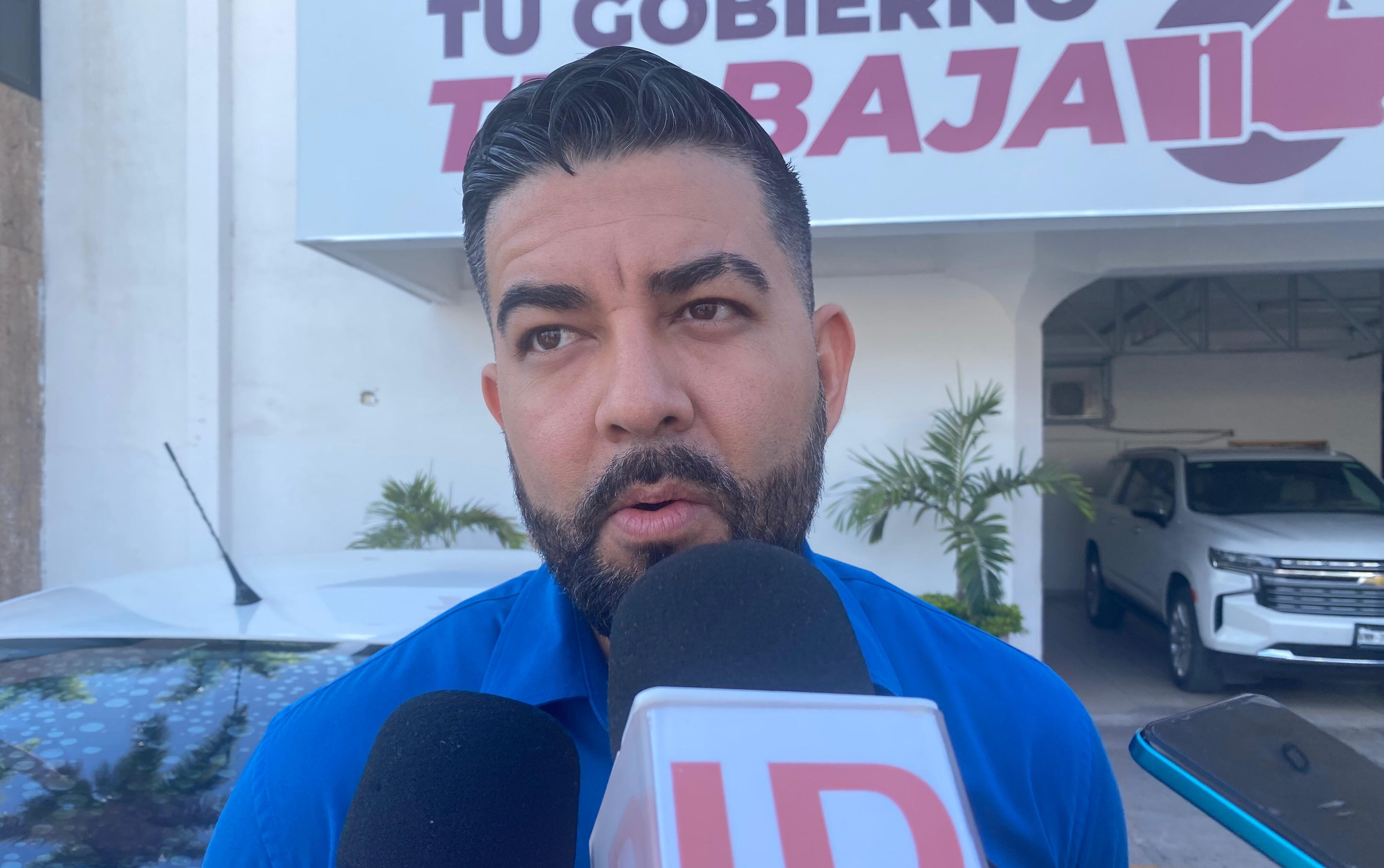Isacc con medios de prensa Aguayo Roacho