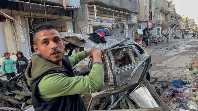 Israel continúa ataques contra milicianos; mueren tres hijos del líder de Hamás.