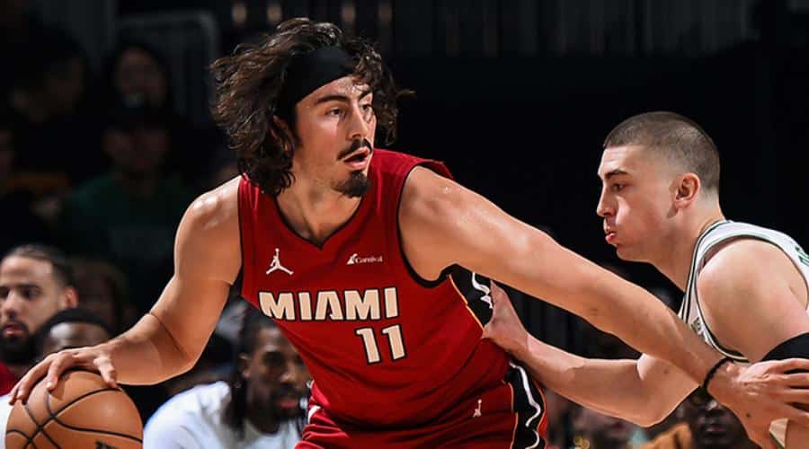 Jaime Jáquez Jr. jugando en la NBA