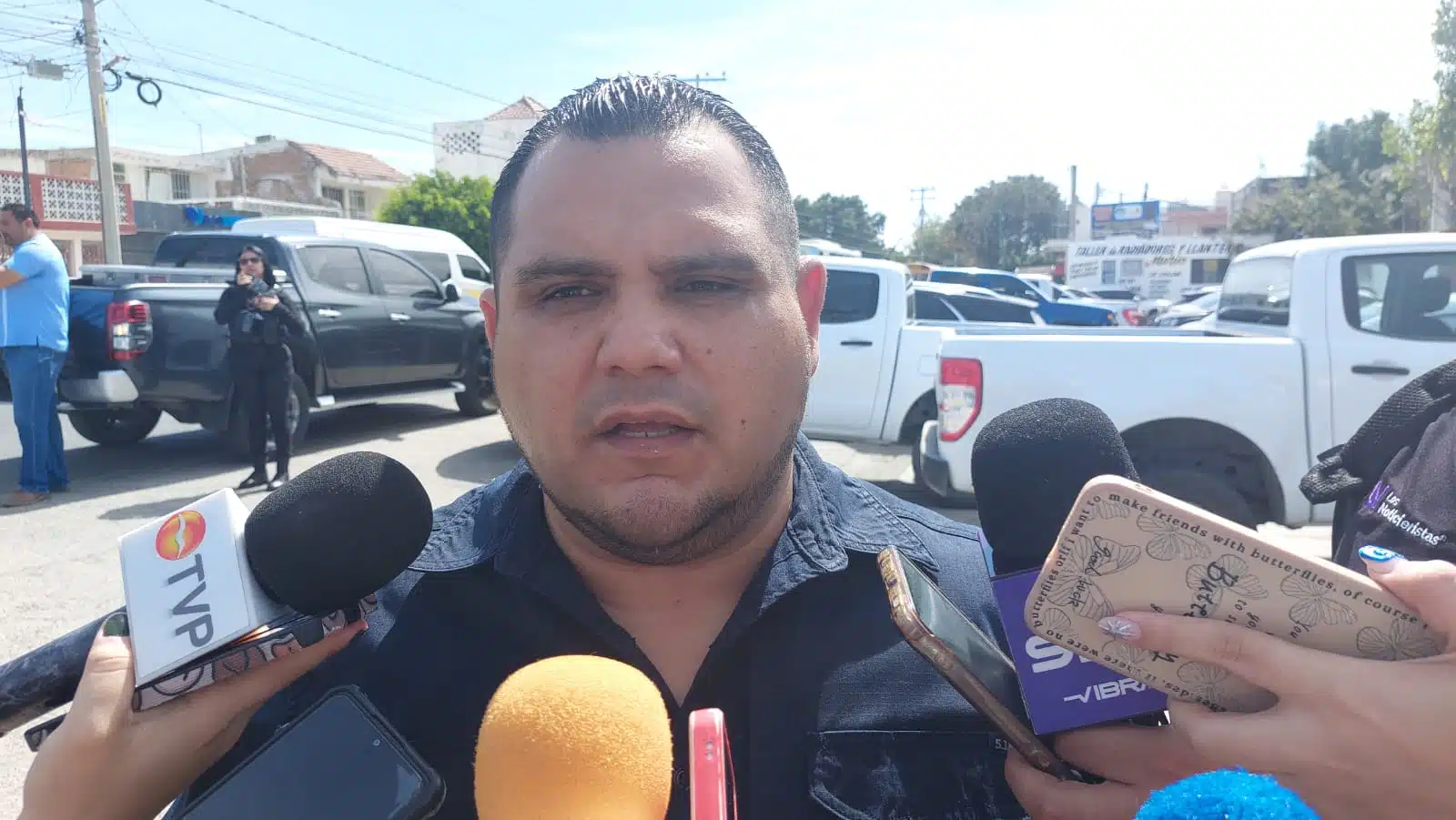 Jaime Othoniel Barrón con medios de prensa