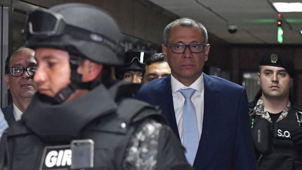 Jorge Glas es dado de alta del hospital y reingresado a prisión en Guayaquil