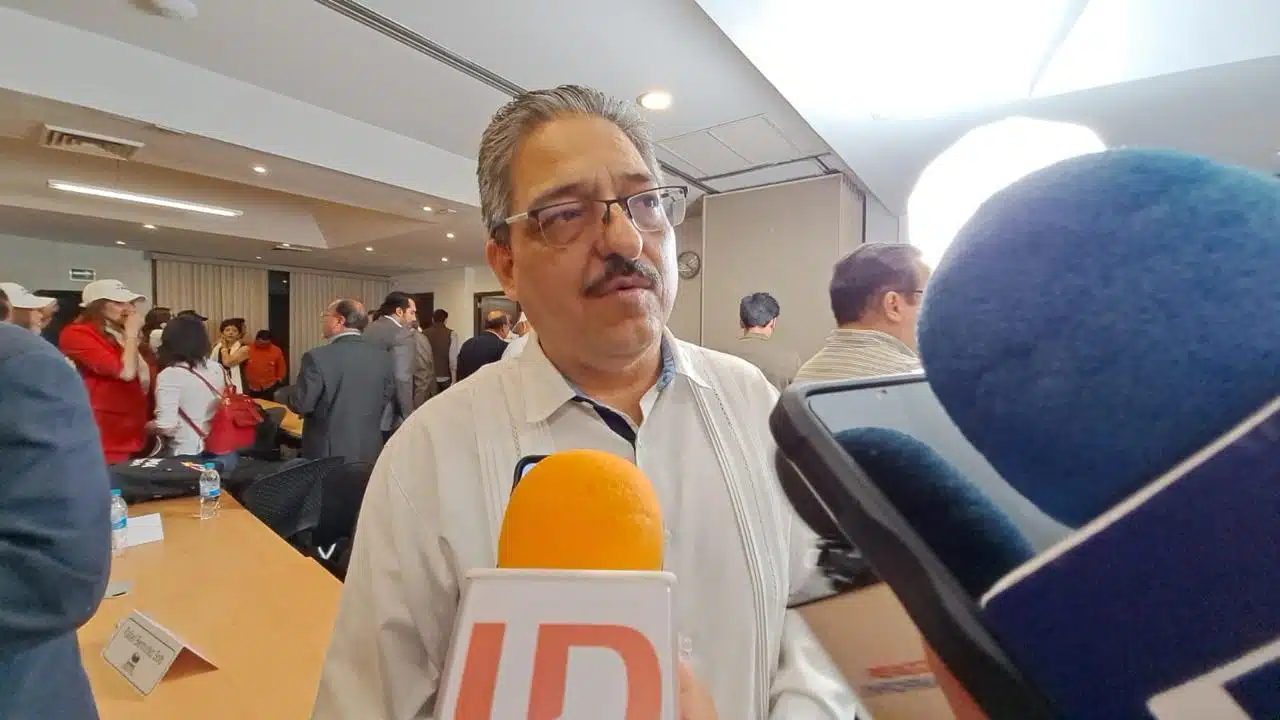 Jorge Luis Ruelas Miranda en entrevista con los medios de comunicación en Culiacán