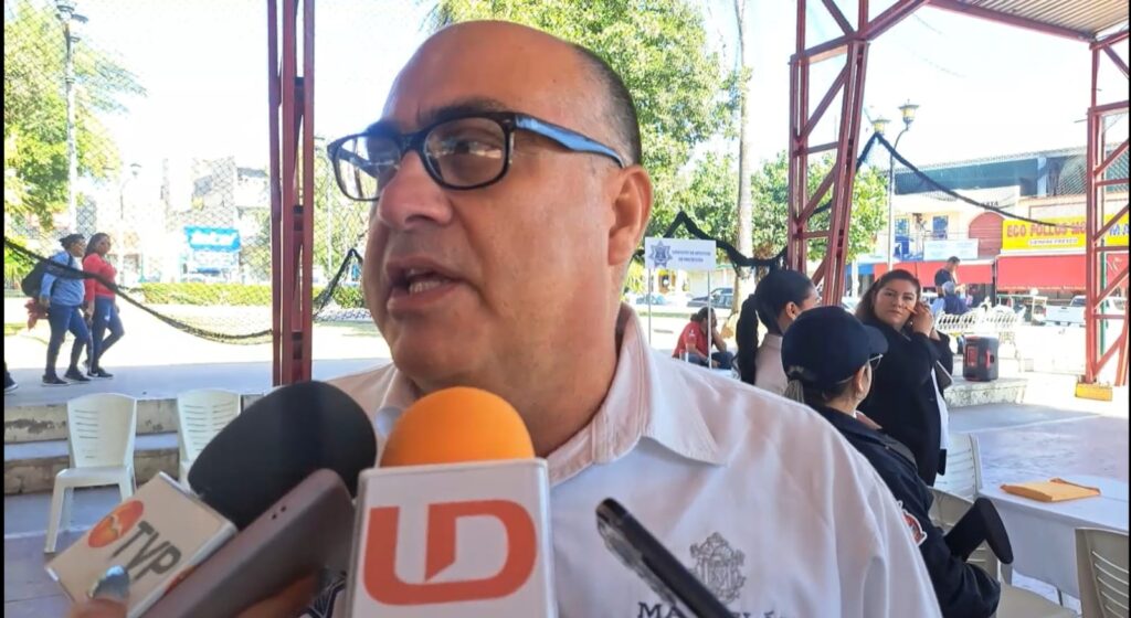 José Alfredo Moreno Gómez en entrevista con Línea Directa en Mazatlán durante la feria del empleo para formar parte de la Policía Municipal o Estatal Preventiva