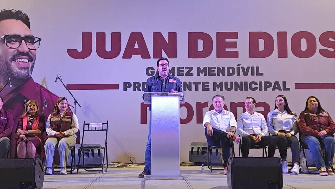 Juan de Dios Gámez inicia campaña en la Bicentenario de Culiacán.