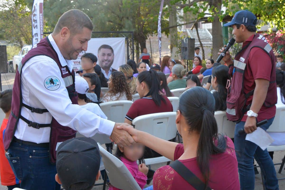 José Paz López Elenes, candidato de Morena a la presidencia municipal de Badiraguato, en su campaña