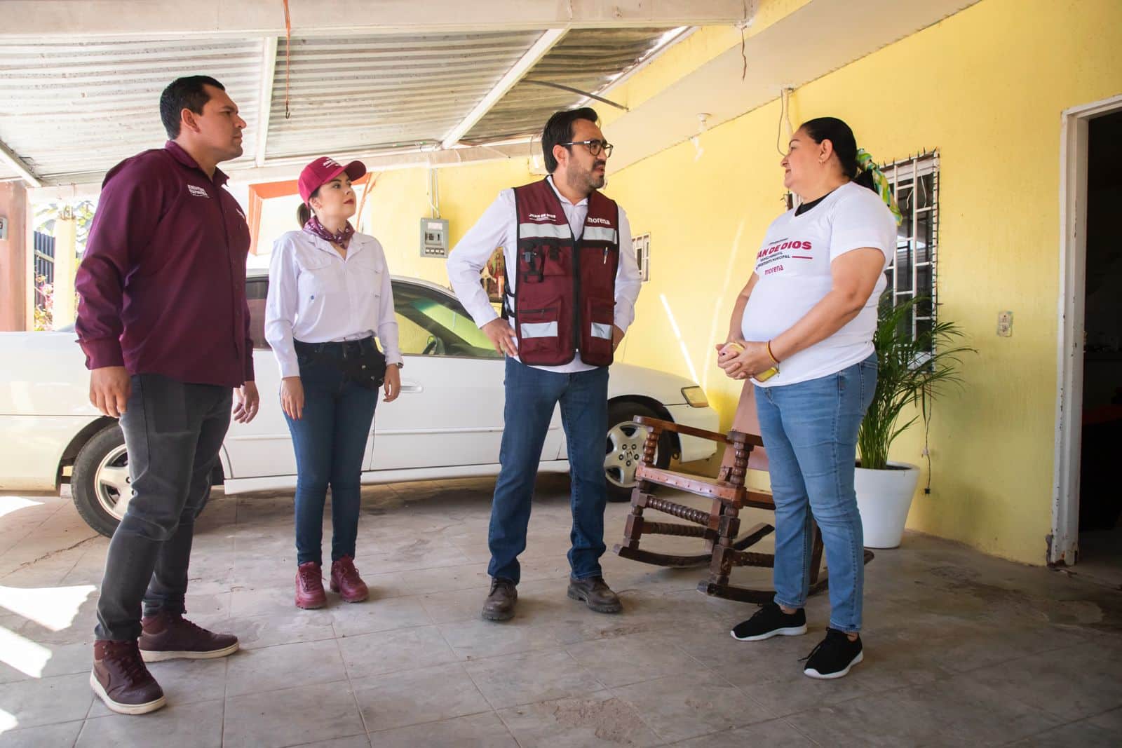 Juan de Dios Gámez Mendívil con gente