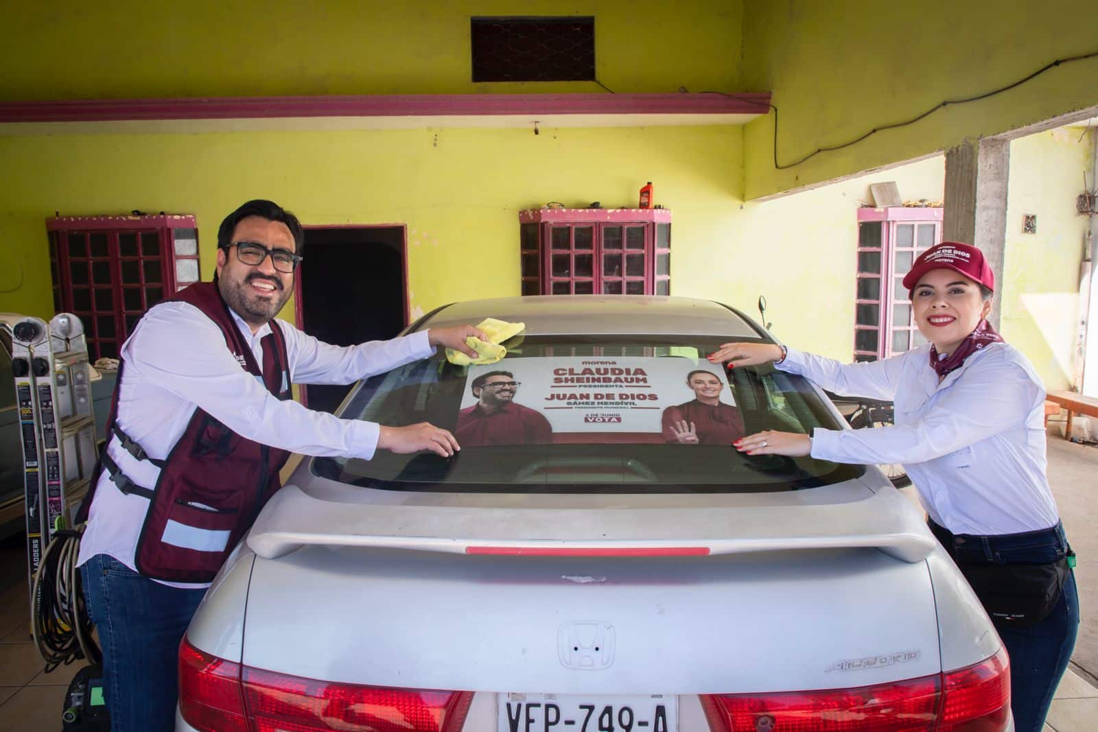 Juan de Dios Gámez Mendívil, recorre las calles de la sindicatura de El Tamarindo.