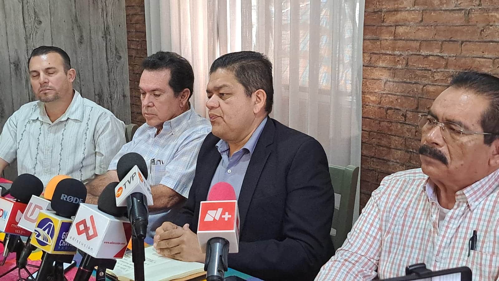 Julio César Silvas en rueda de prensa