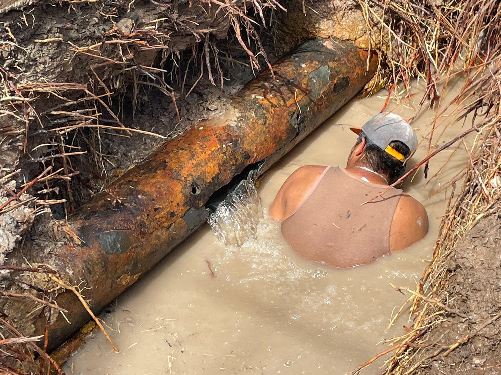 Personal de Jumapam haciendo trabajos en Mazatlán