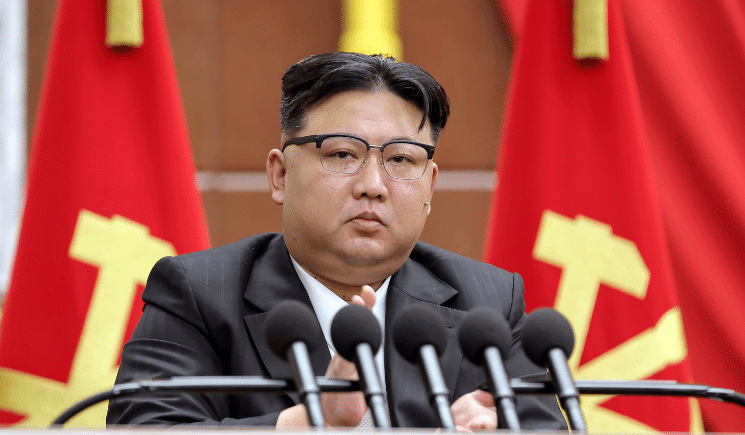 Kim Jong-un llama a estar “más preparados que nunca para la guerra”