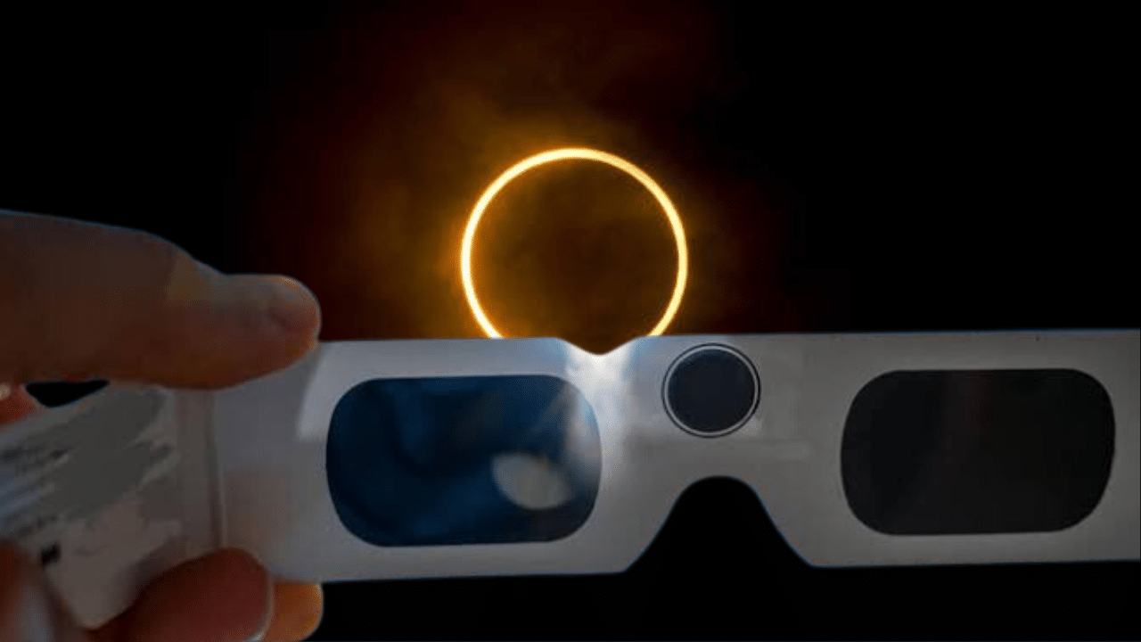 Lentes para ver el eclipse total de sol