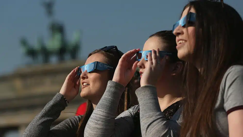 Lentes para ver eclipse solar